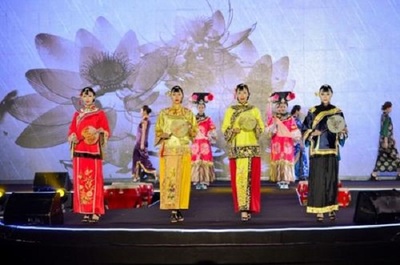 商贸管理学院中华传统服饰文化传承班